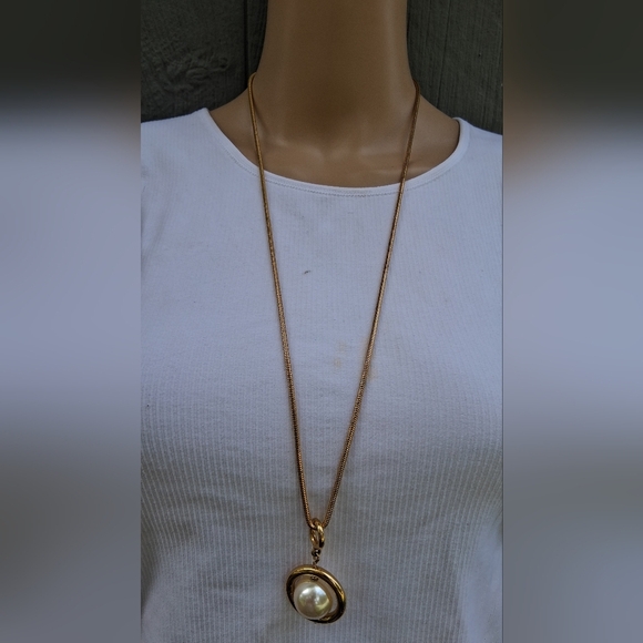 NAPIER VINTAGE GOLD TONE FAUX PEARL NECKLACE & DROP EARRINGS - Picture 7 of 8